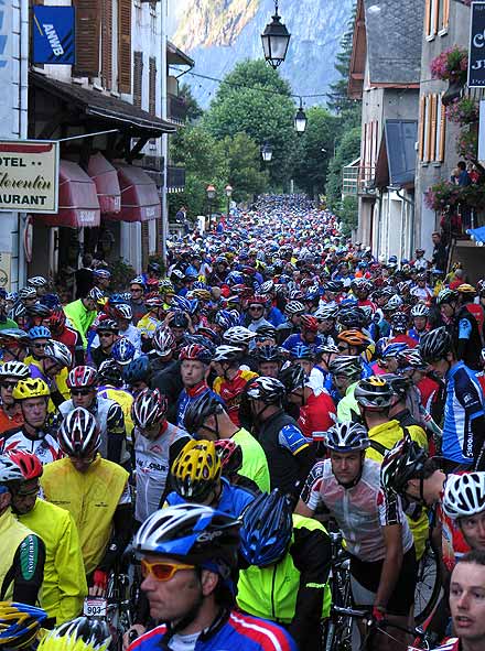 Pas seul au d�part de l’�dition 2006 � Bourg d’Oisans&nbsp;! - 67.8&nbsp;ko