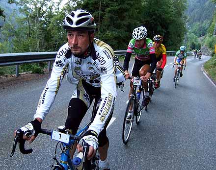 La t�te de course dans la mont�e d’Allemont, l’italien N�grini est d�j� en t�te et en route pour sa 2�me victoire sur la Marmotte&nbsp;;  - 32.5&nbsp;ko